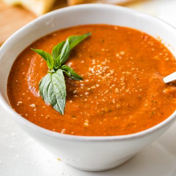 Tomato Basil Soup | thecozyapron.com