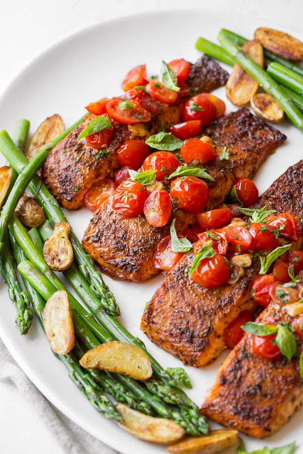 Broiled Salmon | thecozyapron.com