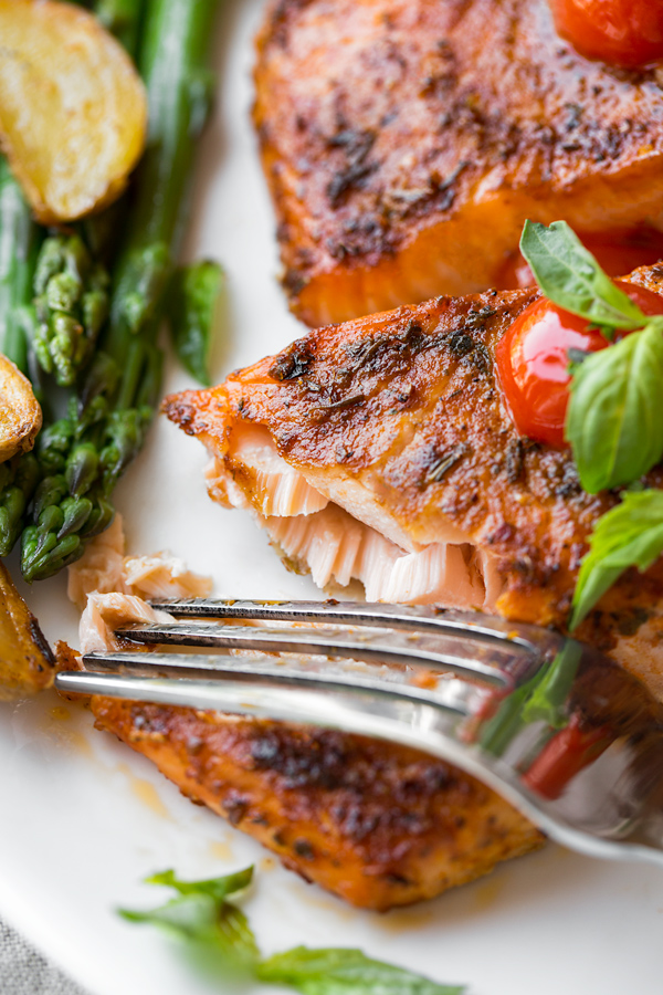 Broiled Salmon | thecozyapron.com