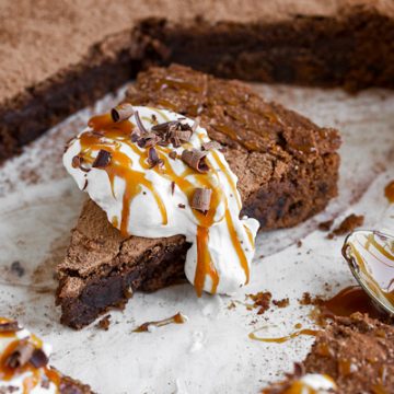Brownie Cake | thecozyapron.com