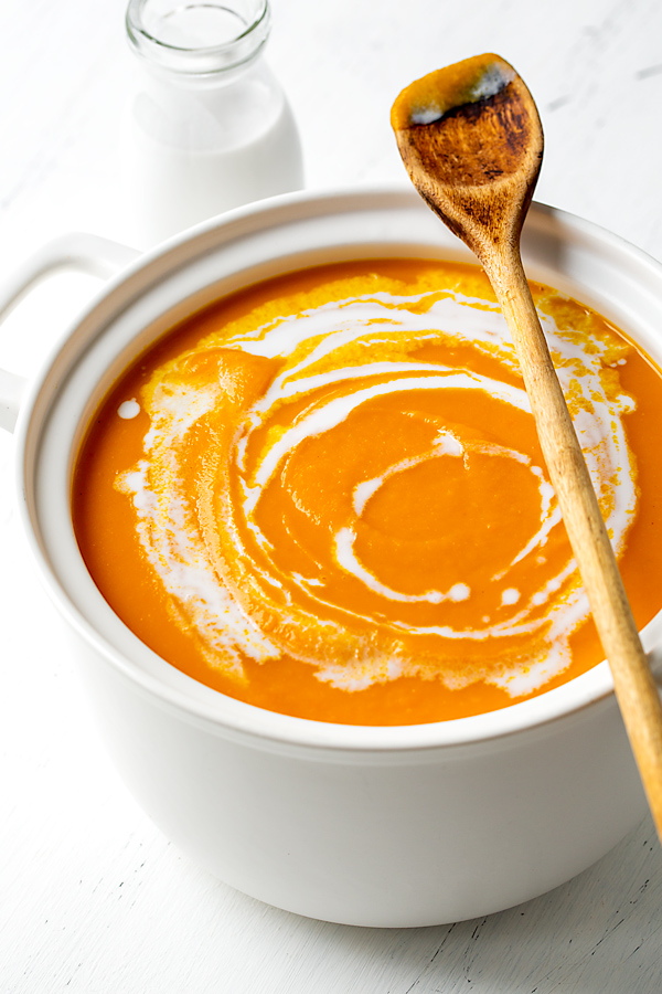 Carrot Ginger Soup | thecozyapron.com