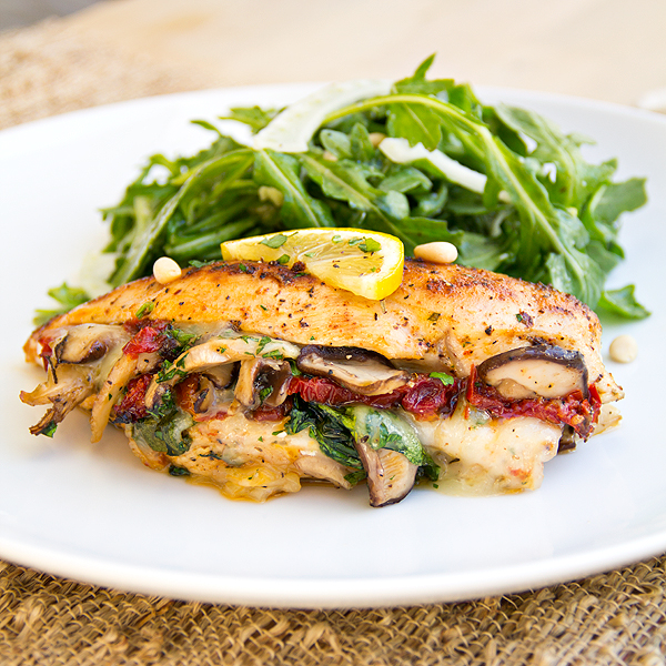 Spinach Stuffed Chicken | thecozyapron.com