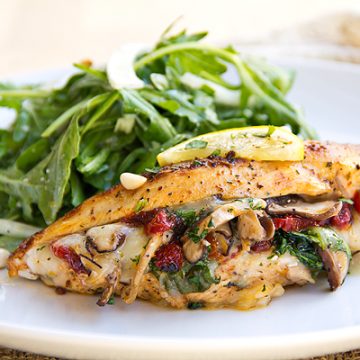 Spinach Stuffed Chicken | thecozyapron.com
