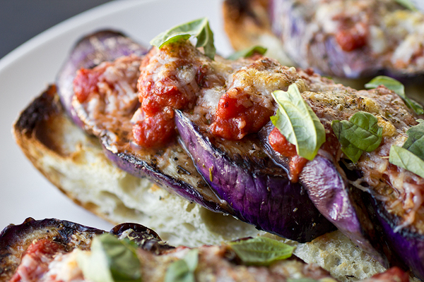 Grilled Eggplant Parmesan | thecozyapron.com