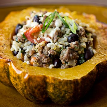 Stuffed Acorn Squash | thecozyapron.com