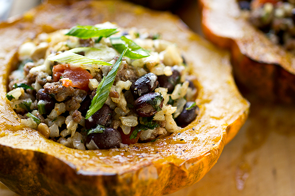 Stuffed Acorn Squash | thecozyapron.com