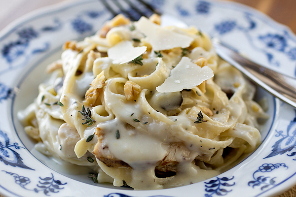 Parmesan Roasted Garlic Cream Sauce with Fettuccine