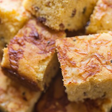 Cornbread | thecozyapron.com