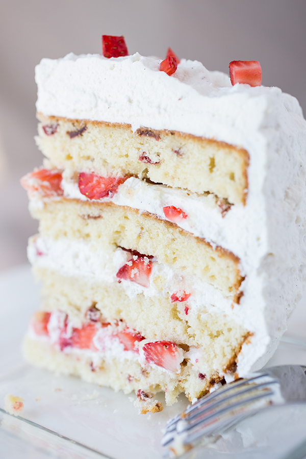 Strawberry Cake | thecozyapron.com