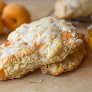 Apricot Scones | thecozyapron.com