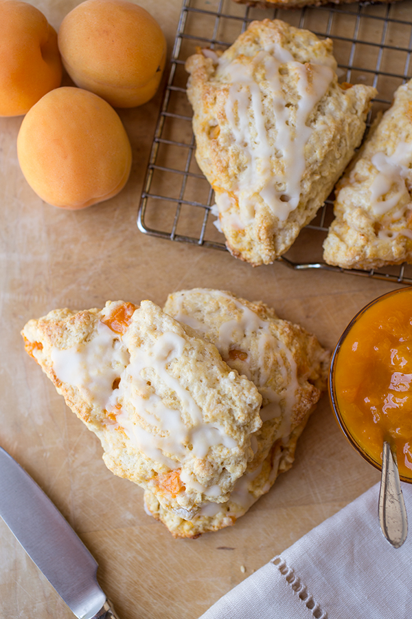 Apricot Scones | thecozyapron.com
