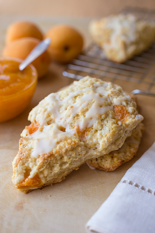 Apricot Scones | thecozyapron.com