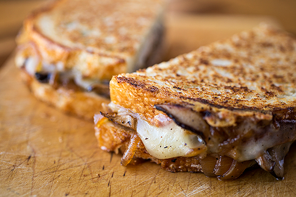 Patty Melt with Havarti Cheese, Onions and Mushrooms | thecozyapron.com