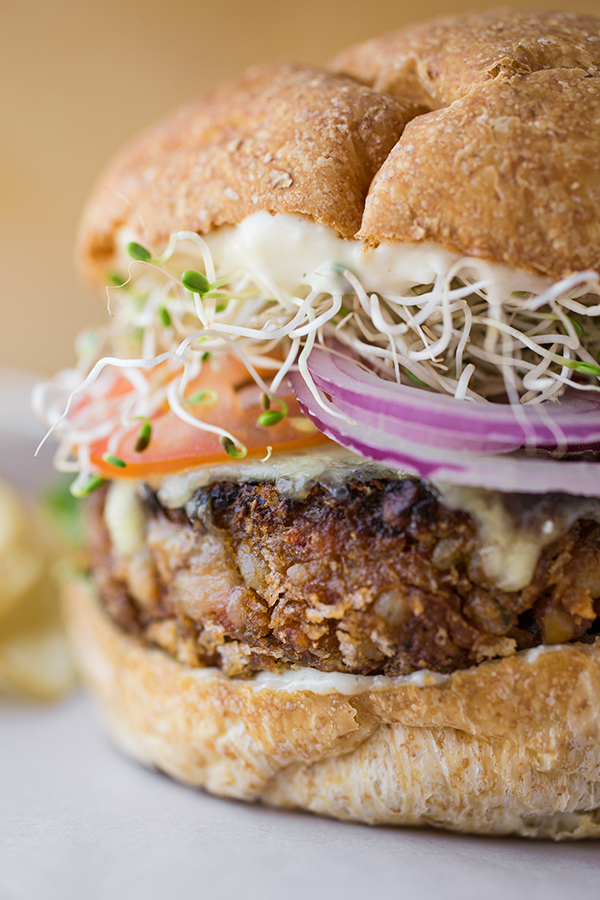 Veggie Burger | thecozyapron.com