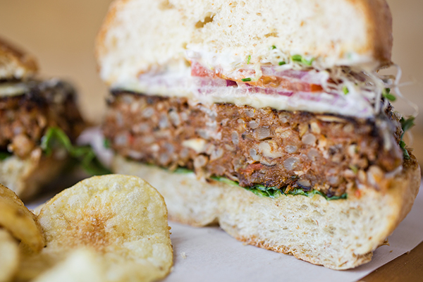 Veggie Burger | thecozyapron.com