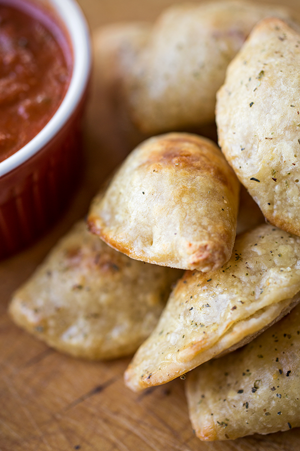 Mini Calzones with Pepperoni | thecozyapron.com