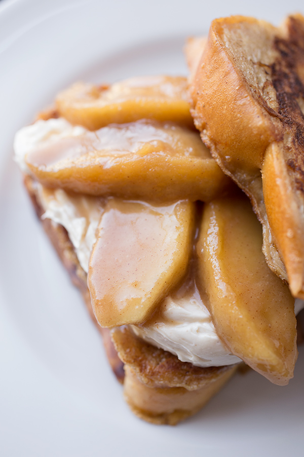 Caramel Apple French Toast with Caramelized Apples | thecozyapron.com