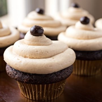 Irish Cream Coffee Cupcakes | thecozyapron.com