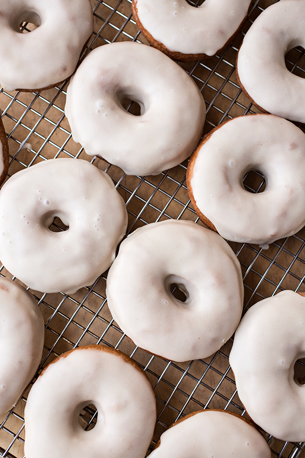 Vanilla Chai Latte Donuts | thecozyapron.com