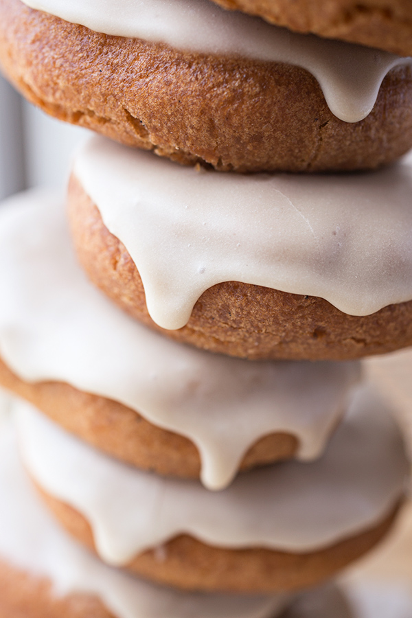 Vanilla Chai Latte Donuts | thecozyapron.com