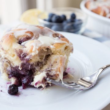 Blueberry Rolls | thecozyapron.com