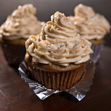 Banana Cupcakes with Peanut Butter Frosting | thecozyapron.com