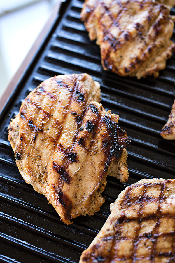 Caribbean-Style Grilled Citrus Chicken on the grill pan | thecozyapron.com