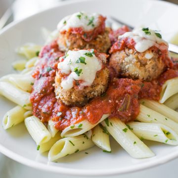 Crispy Chicken Meatballs | thecozyapron.com
