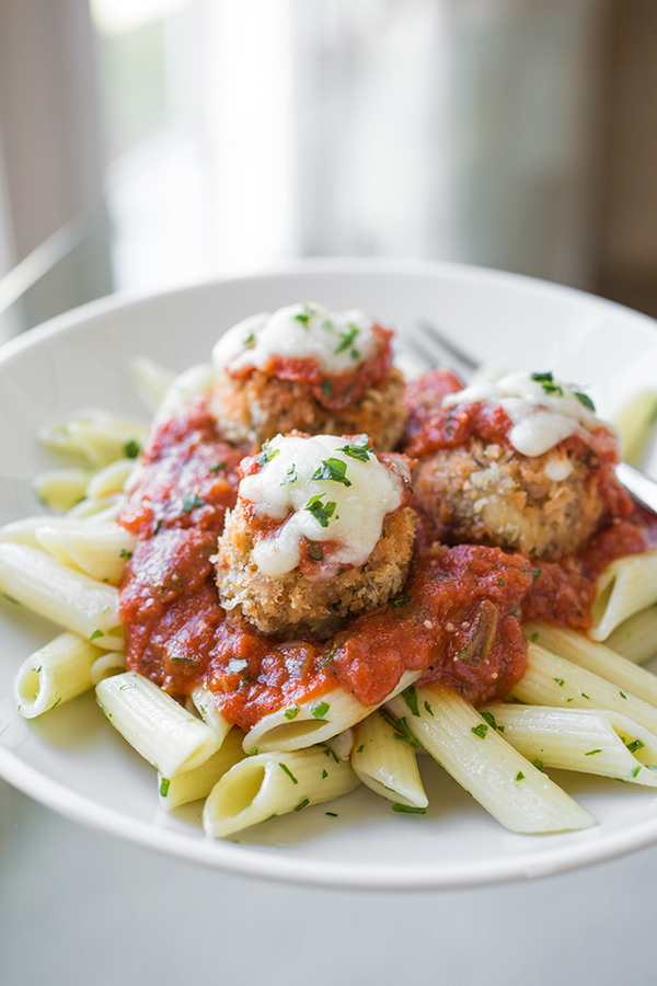 Crispy Chicken Meatballs | thecozyapron.com