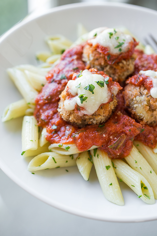 Crispy Chicken Meatballs | thecozyapron.com