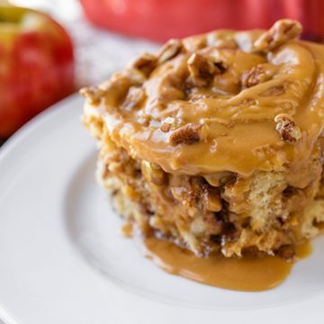 Caramel Apple Cinnamon Rolls | thecozyapron.com