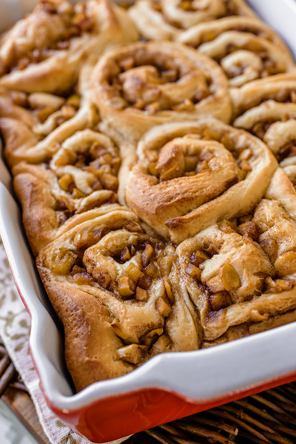 Caramel Apple Cinnamon Rolls | thecozyapron.com