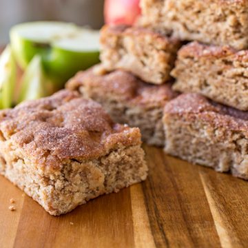 Snickerdoodle Cake | thecozyapron.com