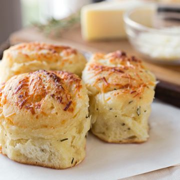 Dinner Rolls | thecozyapron.com
