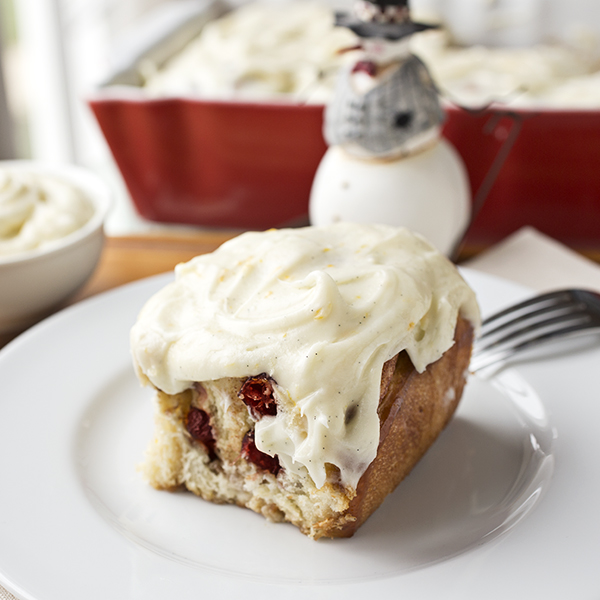 Christmas Morning Cinnamon Rolls | thecozyapron.com