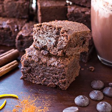 Mexican Hot Chocolate Brownies | thecozyapron.com