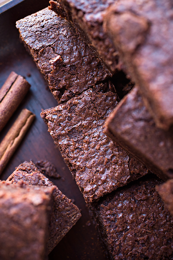 Mexican Hot Chocolate Brownies | thecozyapron.com