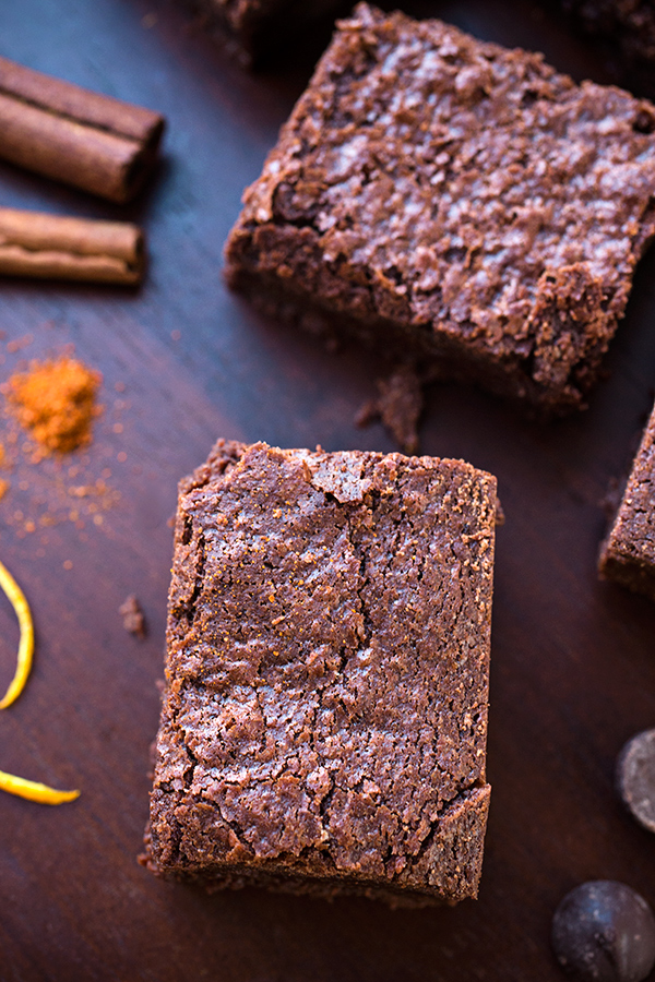 Mexican Hot Chocolate Brownies | thecozyapron.com