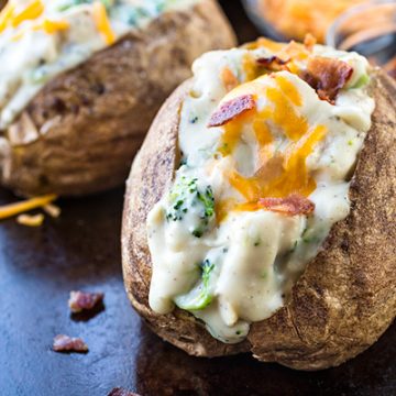 Stuffed Potatoes with Chicken and Broccoli Sauce | thecozyapron.com