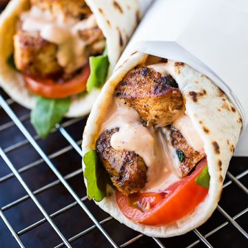 Grilled Lemon Chicken Flatbread Wrap | thecozyapron.com