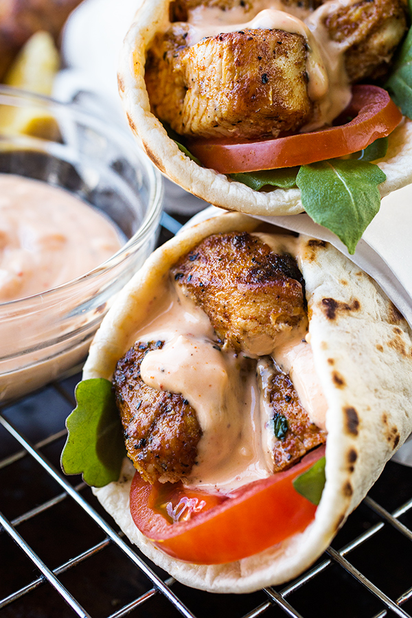 Grilled Lemon Chicken Flatbread Wraps | thecozyapron.com