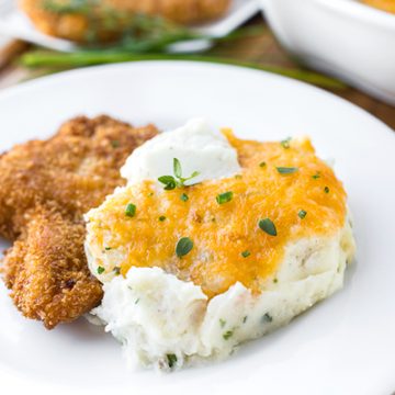 Cheesy Mashed Potatoes | thecozyapron.com