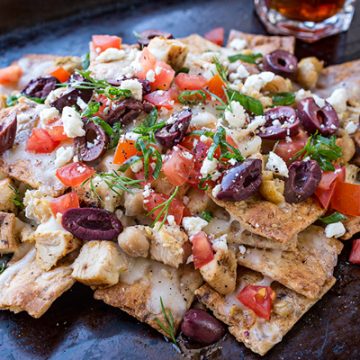 Grilled Lemon Chicken Greek Nachos | thecozyapron.com