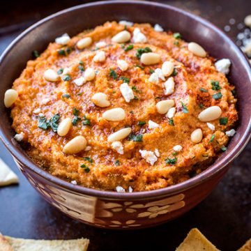 Roasted Red Pepper Hummus | thecozyapron.com