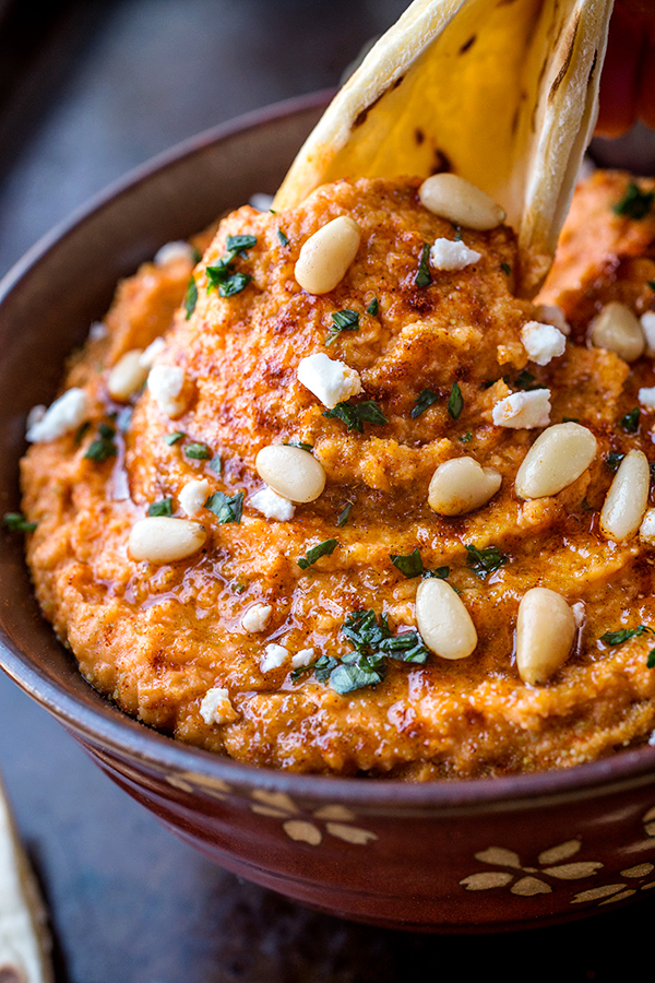 Roasted Red Pepper Hummus | thecozyapron.com