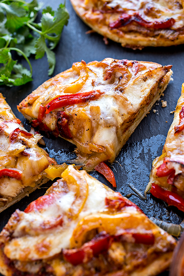 Slice of Chicken Fajita Pizza | thecozyapron.com
