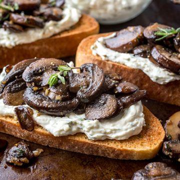 Mushroom Toast | thecozyapron.com