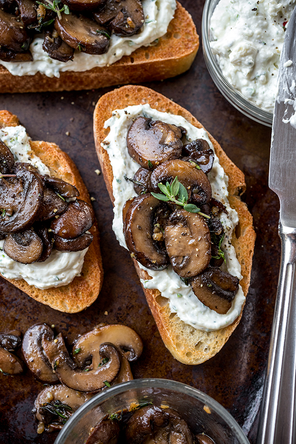Mushroom Toast | thecozyapron.com