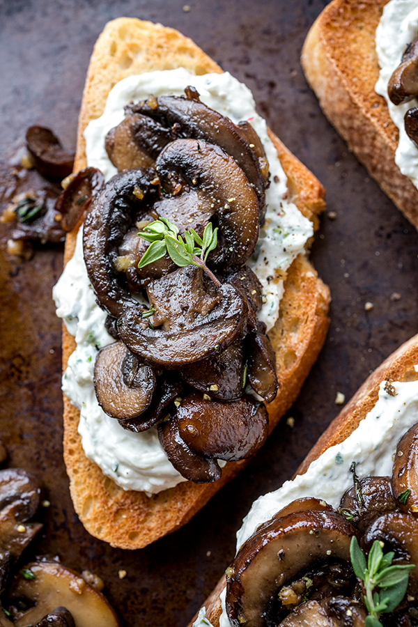 Mushroom Toast with Herbed Ricotta | thecozyapron.com