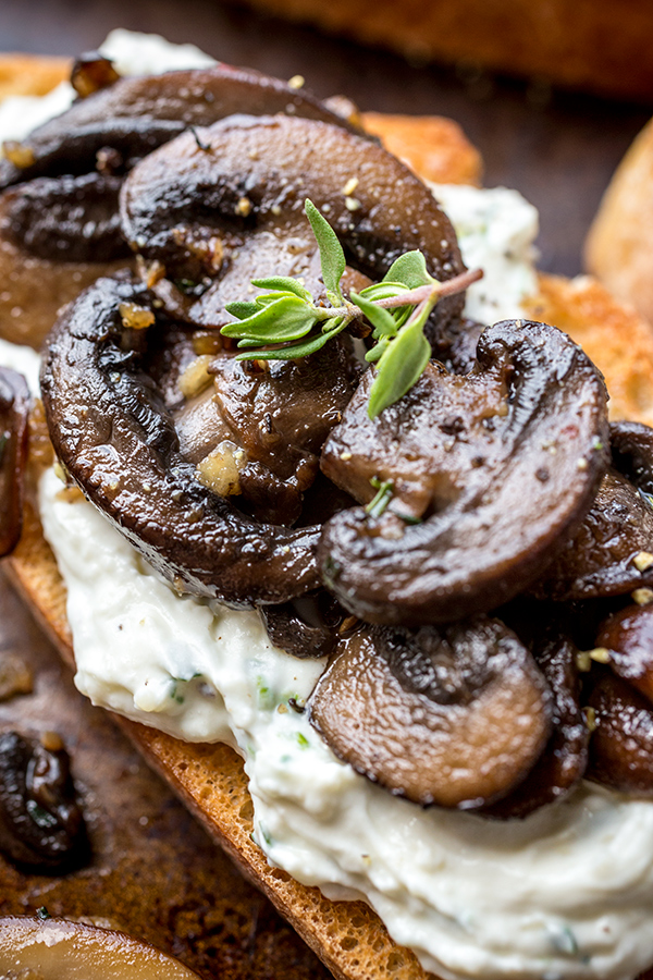 Mushroom Toast | thecozyapron.com